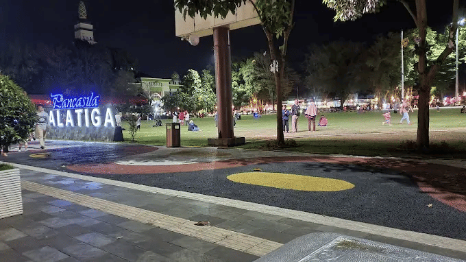 Suasana Malam Alun-Alun Pancasila Salatiga