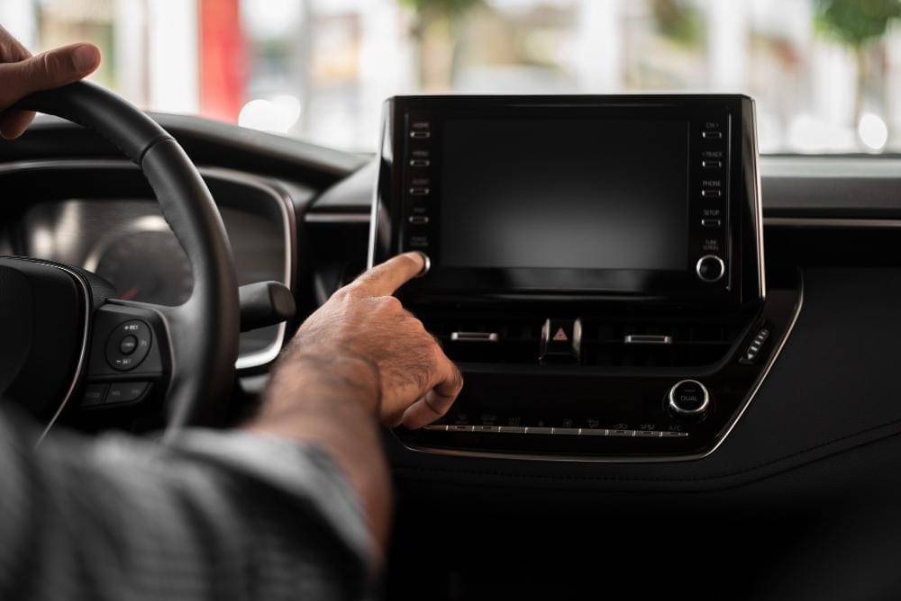 ilustrasi head unit mobil (freepik.com/freepik)