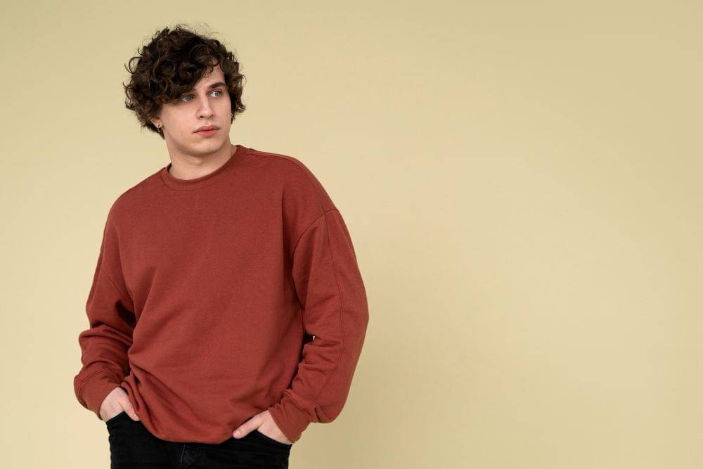 ilustrasi crewneck pria