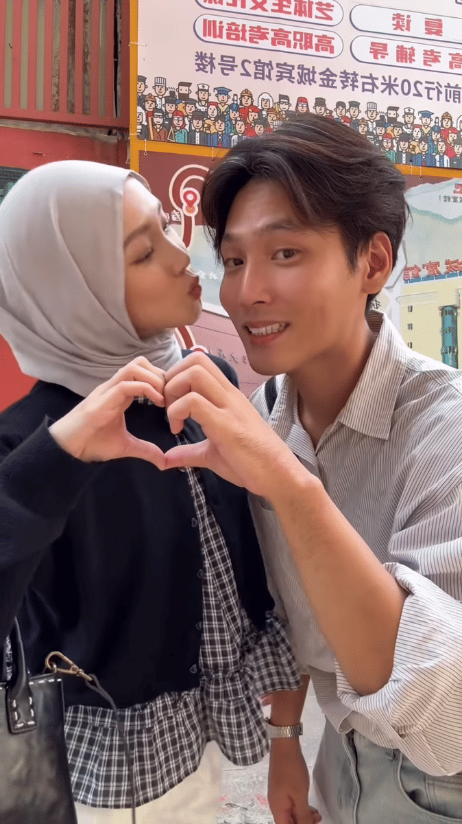 potret mesra Julia Prastini dan Na Daehoon