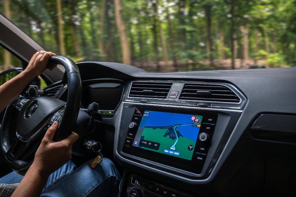 ilustrasi head unit mobil (freepik.com/freepik)