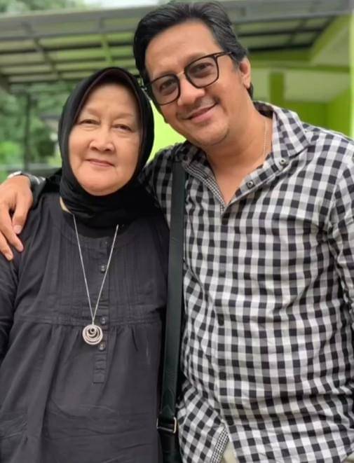 Kedekatan Andre Taulany dan Ibunda (instagram.com/andreastaulany)