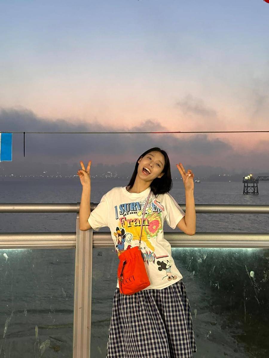 Inspirasi outfit ala Kim Seol Hyun