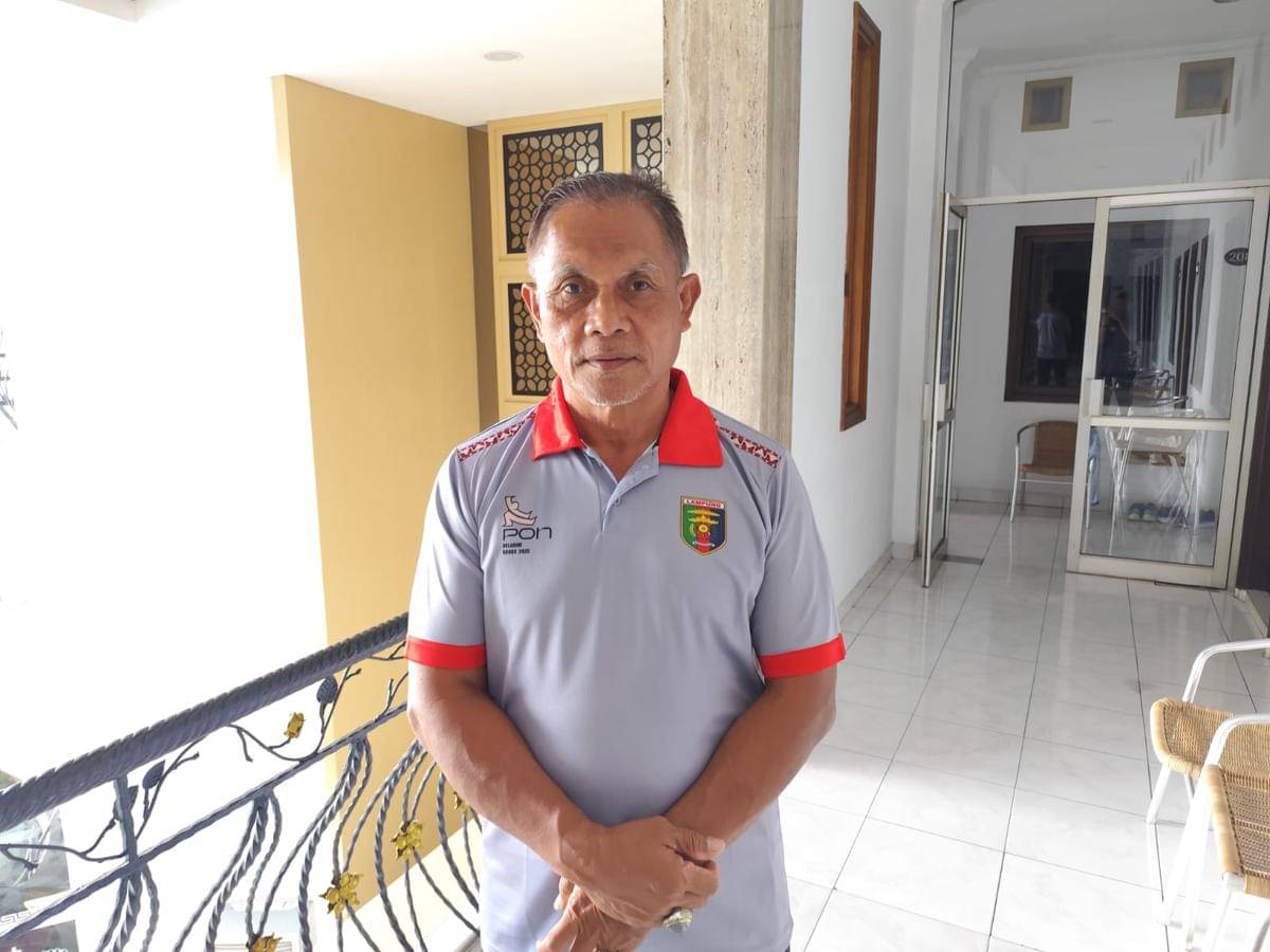 Ketua Persambi Lampung, Asril Isnur saat diwawancarai.