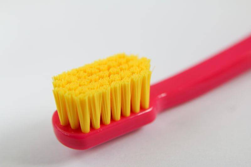 https://unsplash.com/photos/yellow-and-red-plastic-straw-caqnfuEnF0E