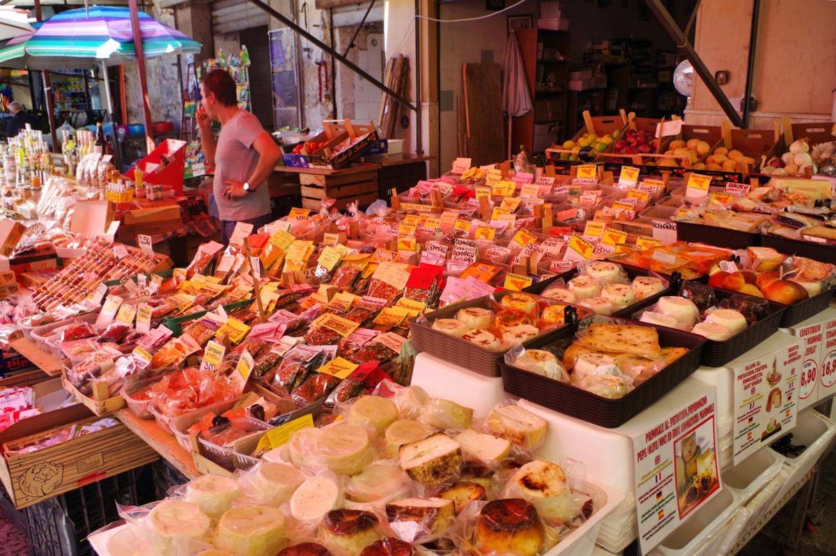 potret pasar tradisional di Palermo, Italia
