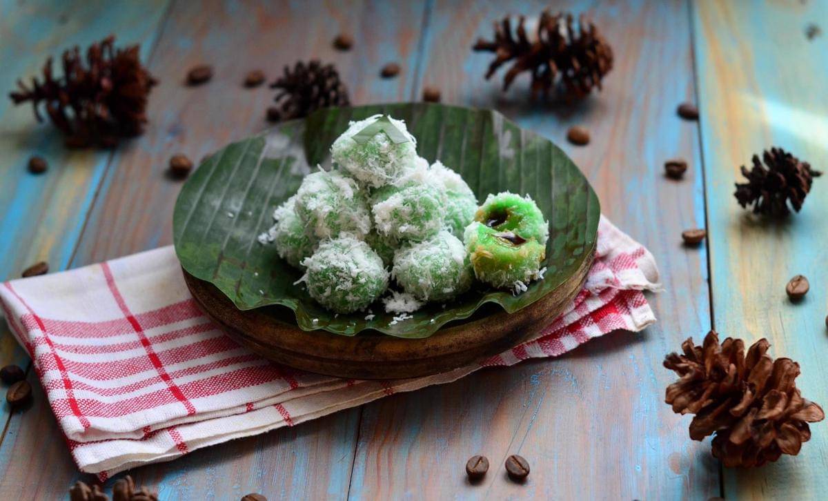 ilustrasi klepon pandan isi Nutella 