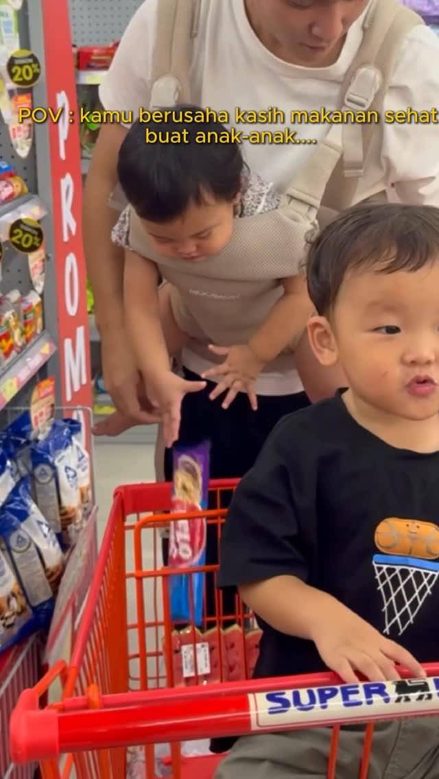 potret kedekatan Na Daehoon dan ketiga anaknya