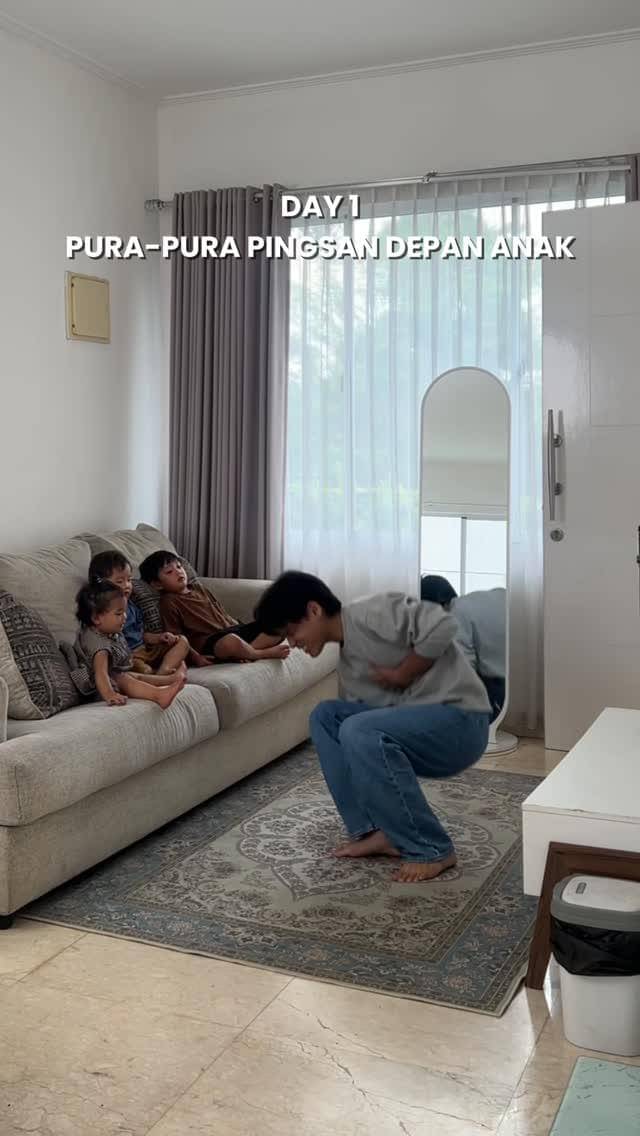 potret kedekatan Na Daehoon dan ketiga anaknya