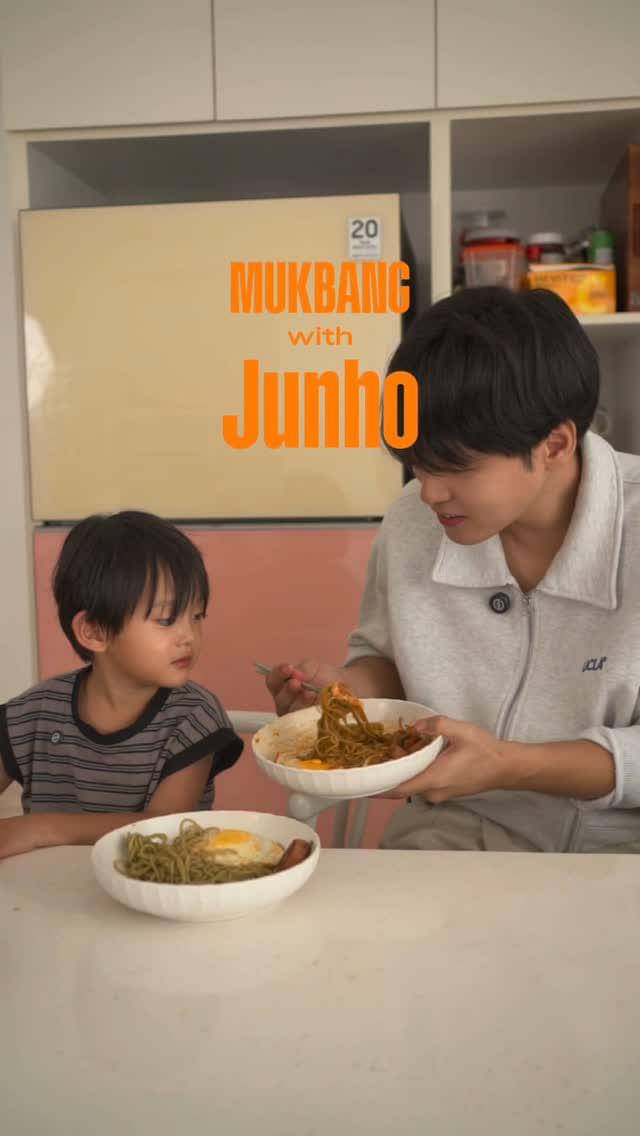 potret kedekatan Na Daehoon dan ketiga anaknya