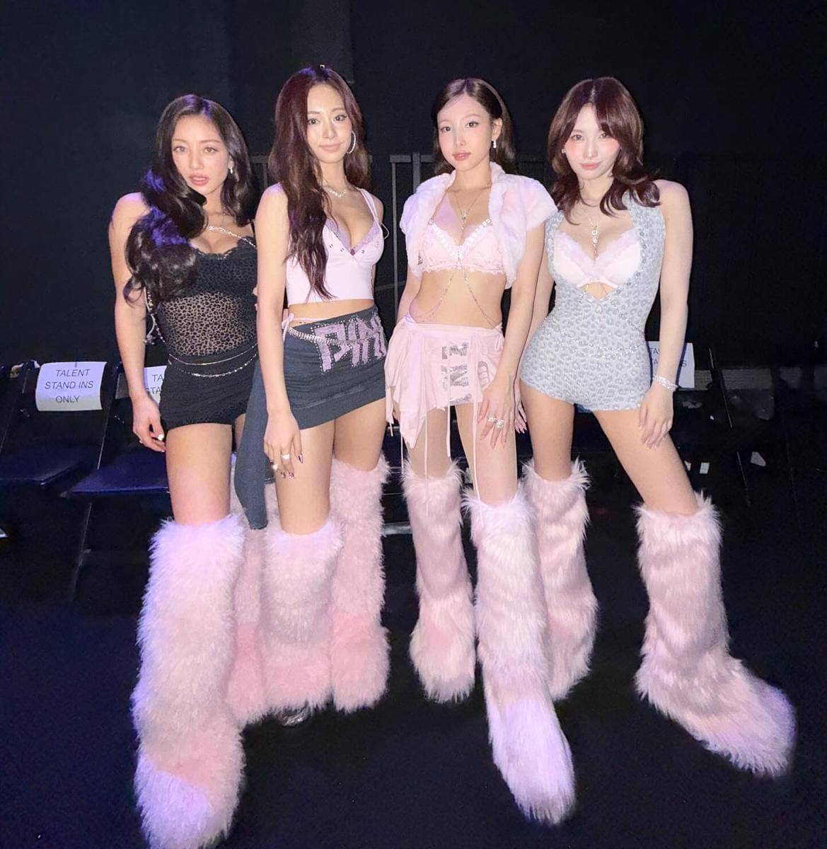 OOTD TWICE di Victoria's Secret Fashion Show 2025