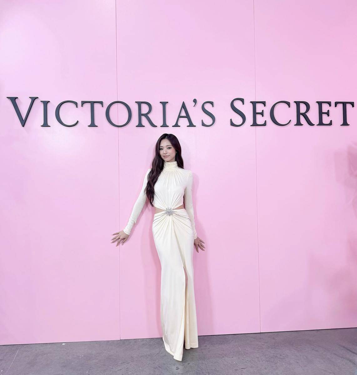 OOTD TWICE di Victoria's Secret Fashion Show 2025