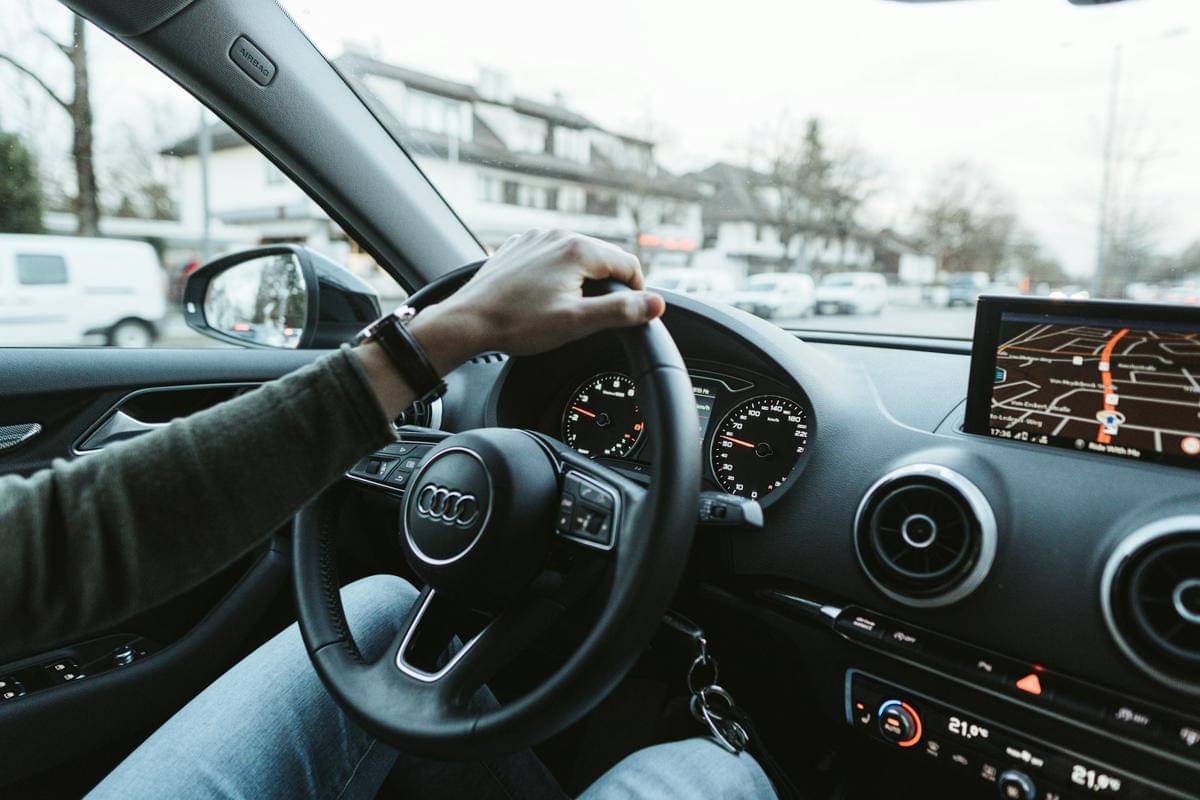 ilustrasi power steering mobil (unsplash.com/Stephan mahlke)