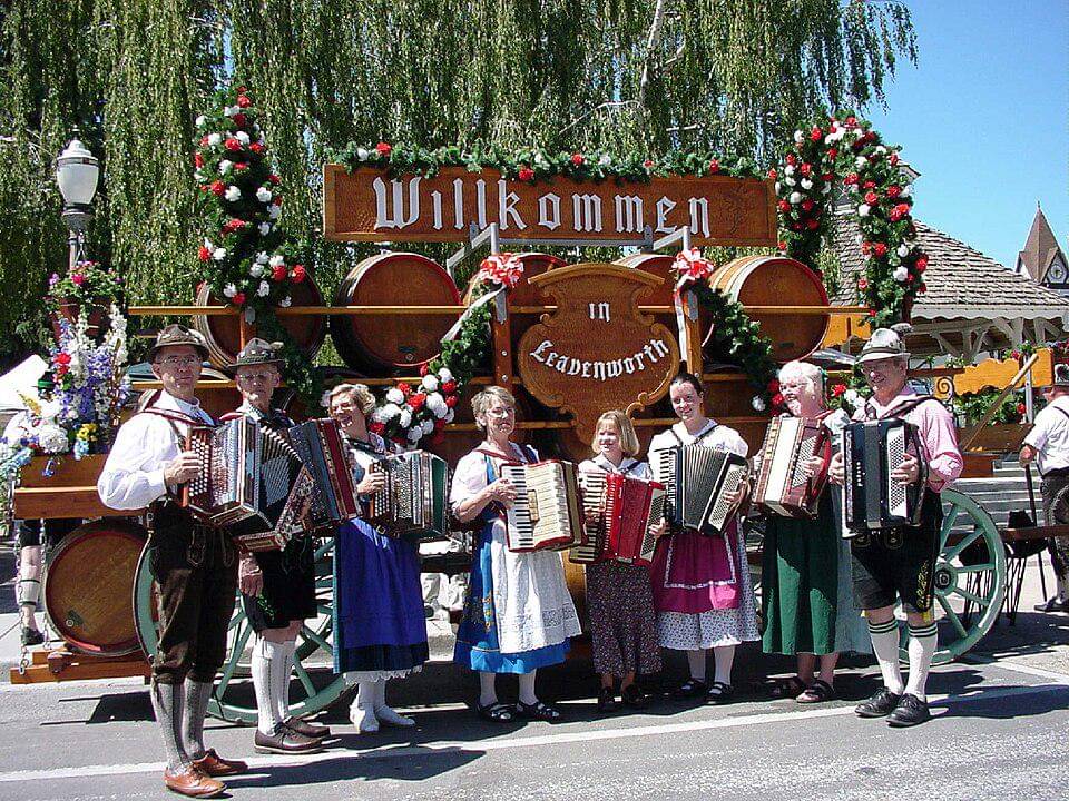 Stevens Pass Greenway - Leavenworth Accordian Players