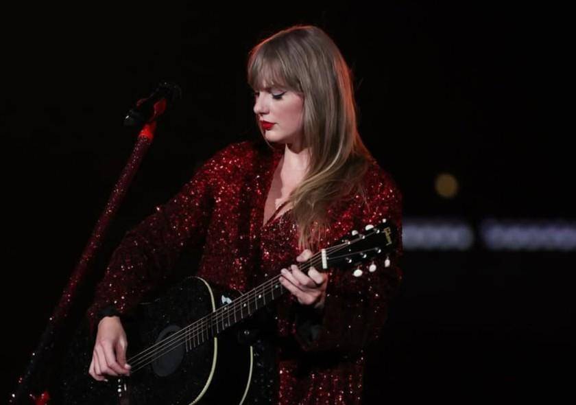 Taylor Swift saat tampil di The Eras Tour 