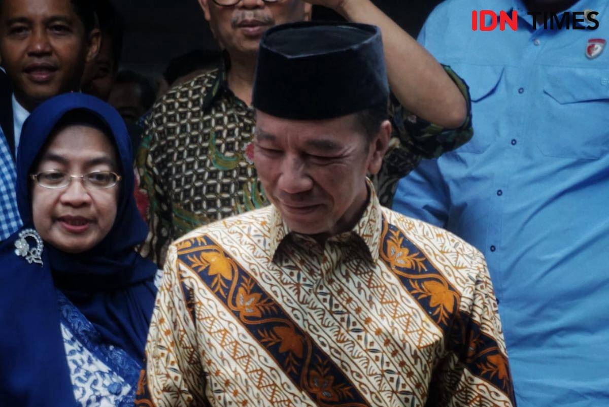 Presiden ke-7 RI, Joko Widodo alias Jokowi mengucapkan selamat ulang tahun kepada Presiden RI, Prabowo Subianto yang genap berusia 74 hari ini.