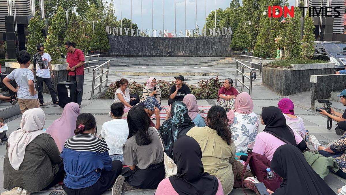 Kenduri Suara Ibu di Bundaran UGM, Jumat (17/10/2025).