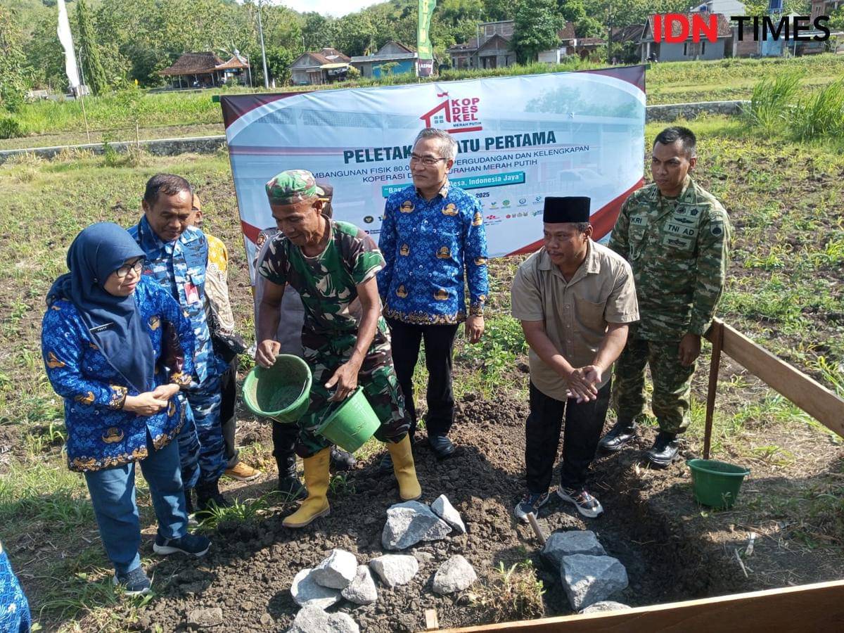 Peletakan batu pertama pembangunan pergudangan dan perlengkapan KDMP di Bantul.
