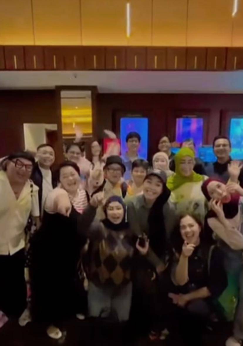 potret El Putra Sarira diajak selfie sama artis senior