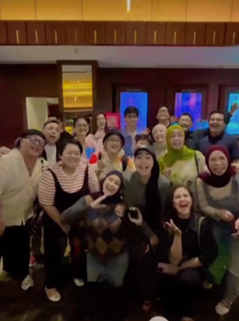 potret El Putra Sarira diajak selfie sama artis senior