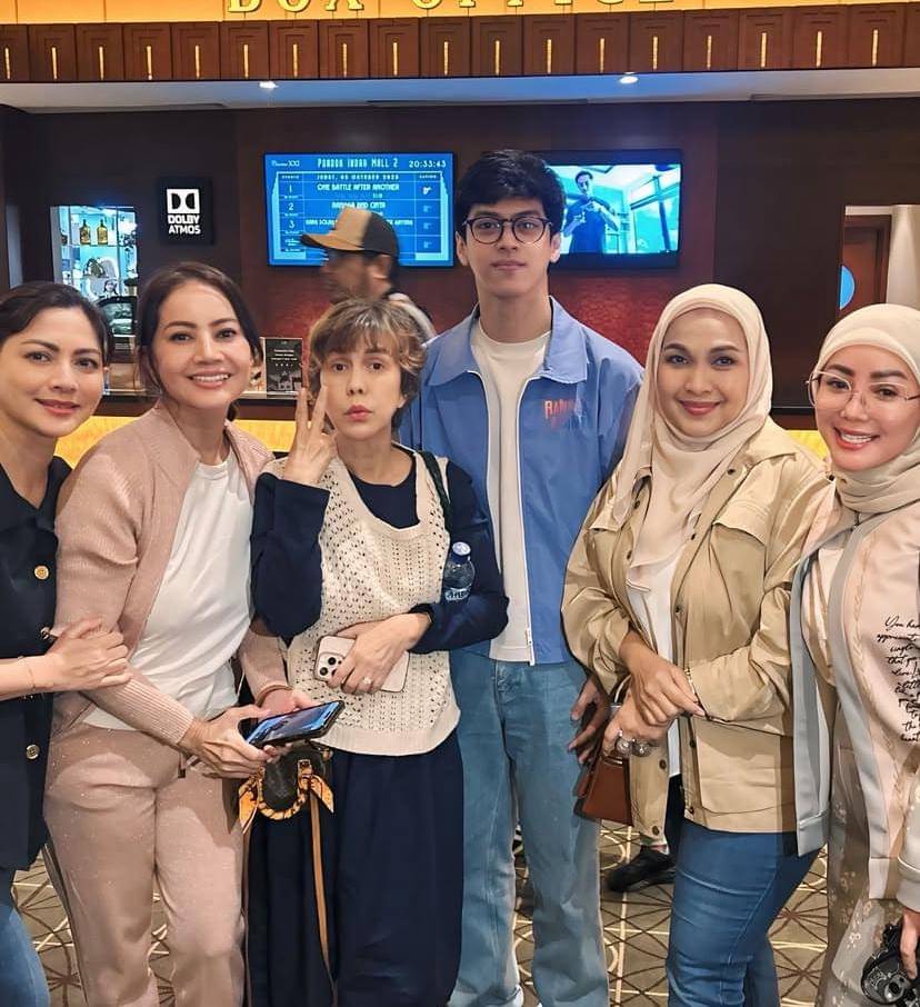 potret El Putra Sarira diajak selfie sama artis senior