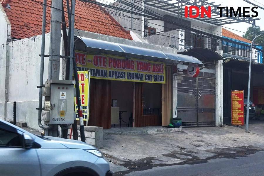 Potret toko Ote-ote Porong di Simpang Darmo Permai Utara, Surabaya