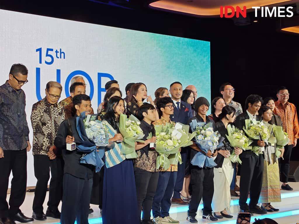 15th UOB Painting of the Year (POY) (Indonesia) di 25hours Hotel Jakarta The Oddbird, Ashta District 8, SCBD, Jakarta Selatan pada Jumat (15/10/2025). (IDN Times/Febriyanti Revitasari)
