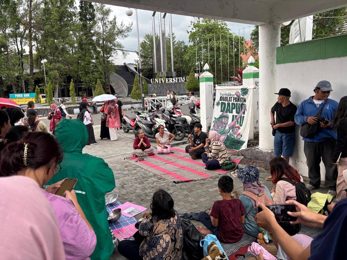 Kenduri Suara Ibu di Bundaran UGM, Jumat (17/10/2025).