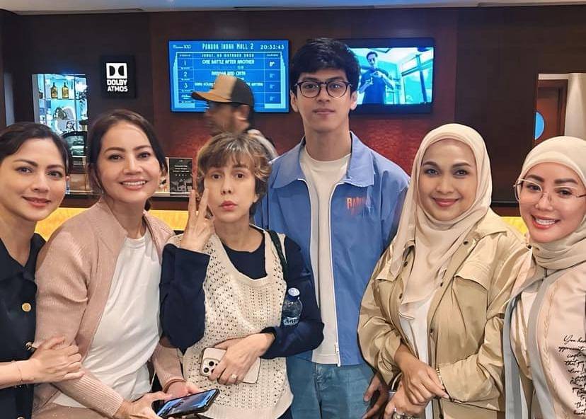potret El Putra Sarira diajak selfie sama artis senior