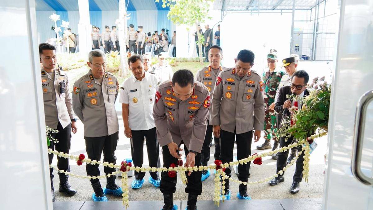 Kapolri Jendral Pol Listyo Sigit Prabowo menghadiri groundbreaking 27 unit Satuan Pelayanan Pemenuhan Gizi (SPPG) sekaligus peresmian operasional 32 SPPG Polda Jateng