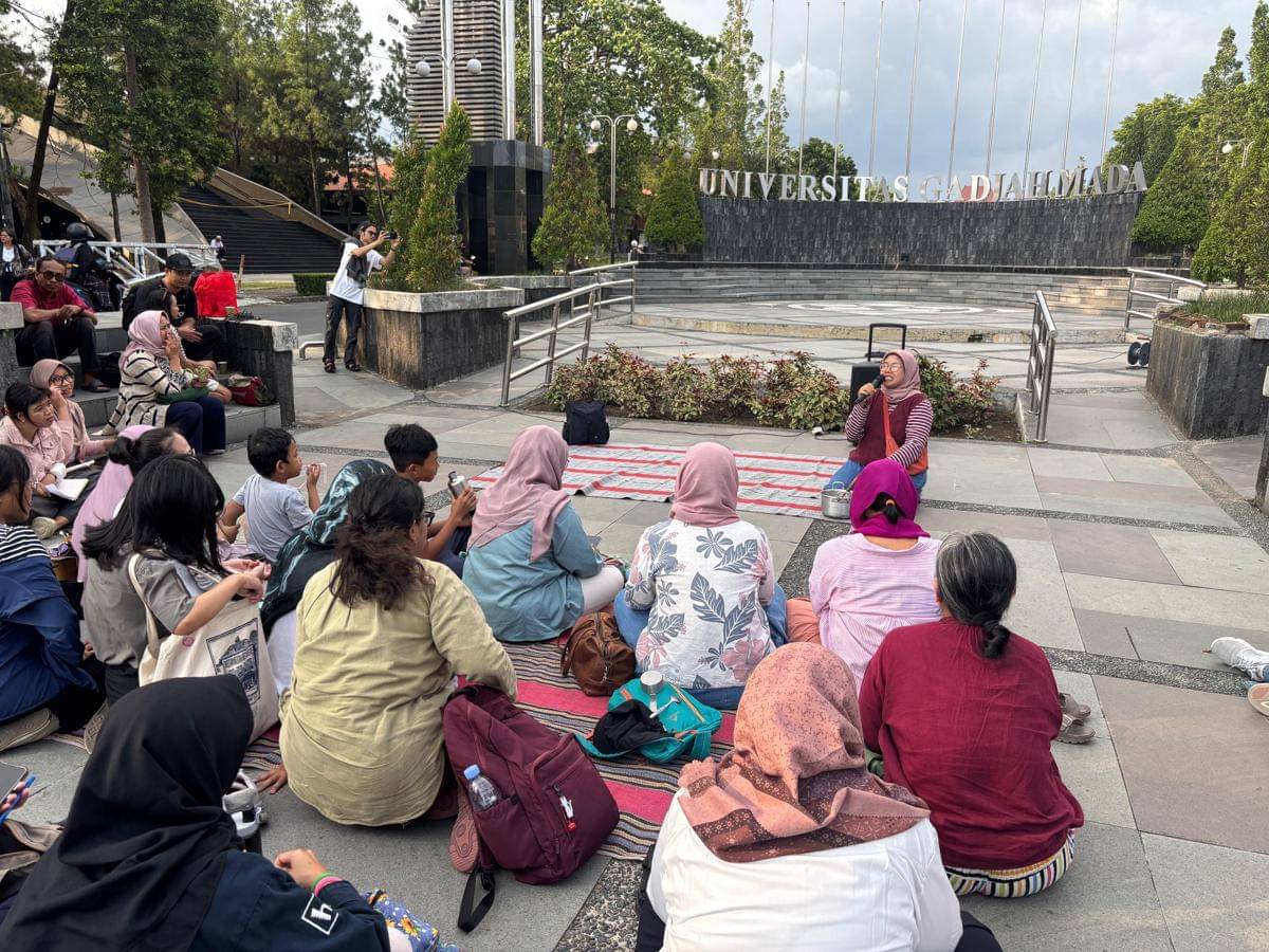 Kenduri Suara Ibu di Bundaran UGM, Jumat (17/10/2025).