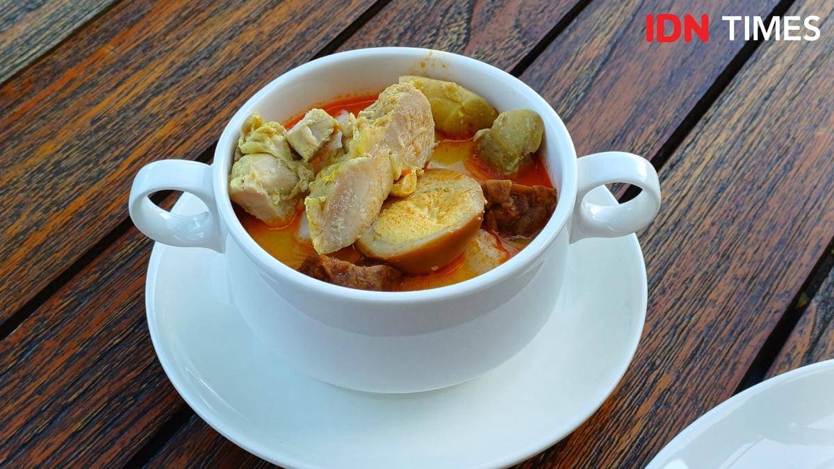 Potret ketupat sayur