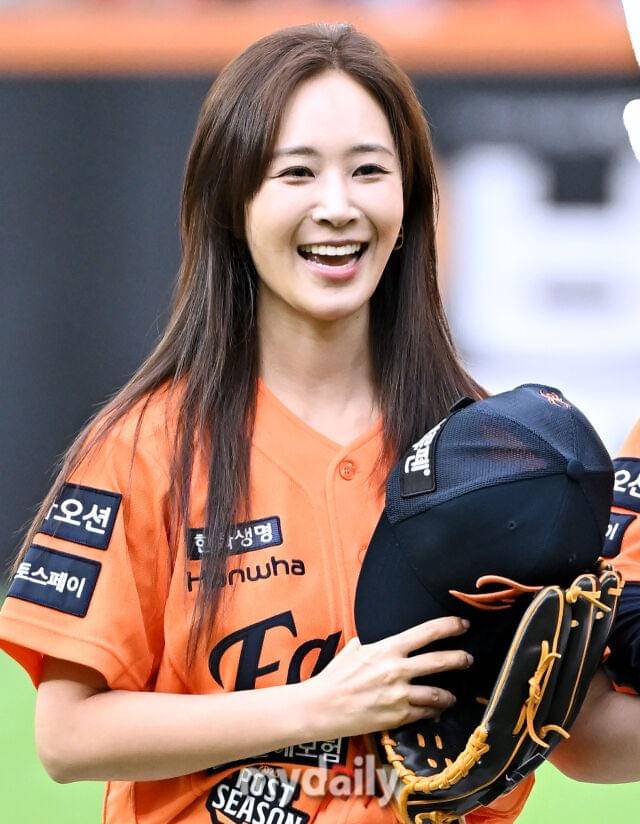 potret Yuri SNSD di Baseball KBO League Postseason