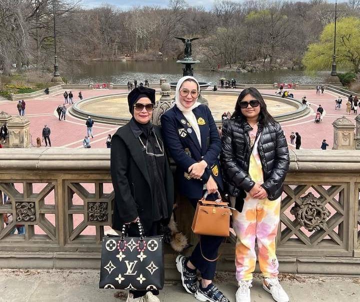 potret Erin Taulany dan mama liburan di luar negeri
