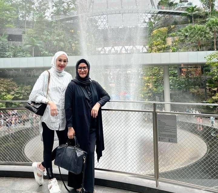 potret Erin Taulany dan mama liburan di luar negeri
