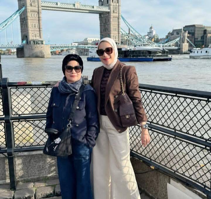 potret Erin Taulany dan mama liburan di luar negeri