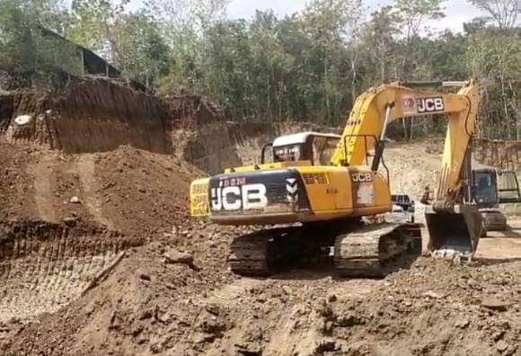Penambangan diduga ilegal di Kulon Progo Ancam rumah warga.
