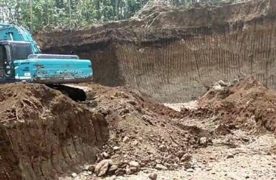 Penambangan diduga ilegal di Kulon Progo Ancam rumah warga.