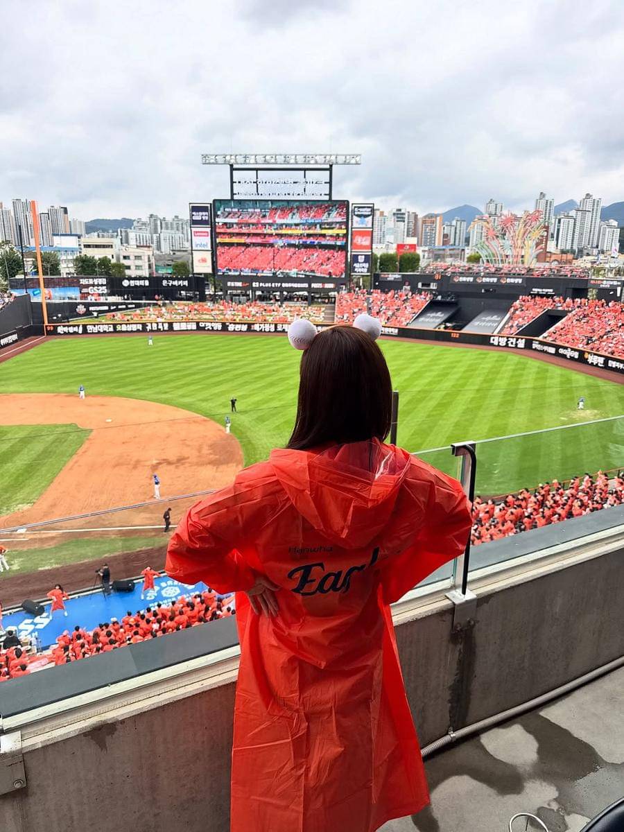 potret Yuri SNSD di Baseball KBO League Postseason