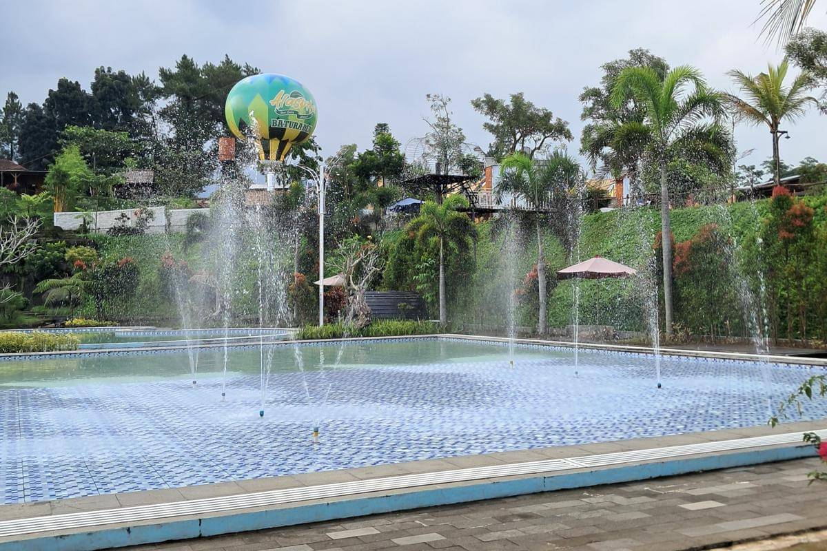 Kolam renang di Alas Pitu