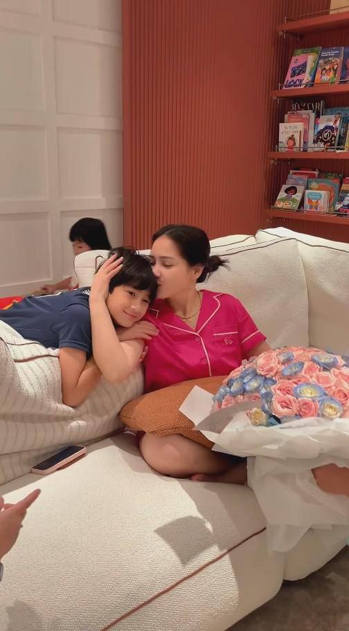 Nagita Dapat Kejutan Anniversary dari Anak