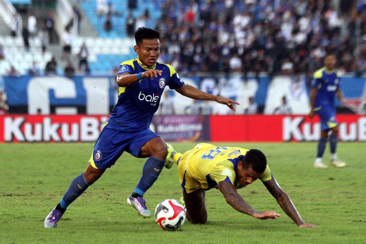 Arema FC versus Persib di pekan ke-6 BRI Super League 2025/2026.
