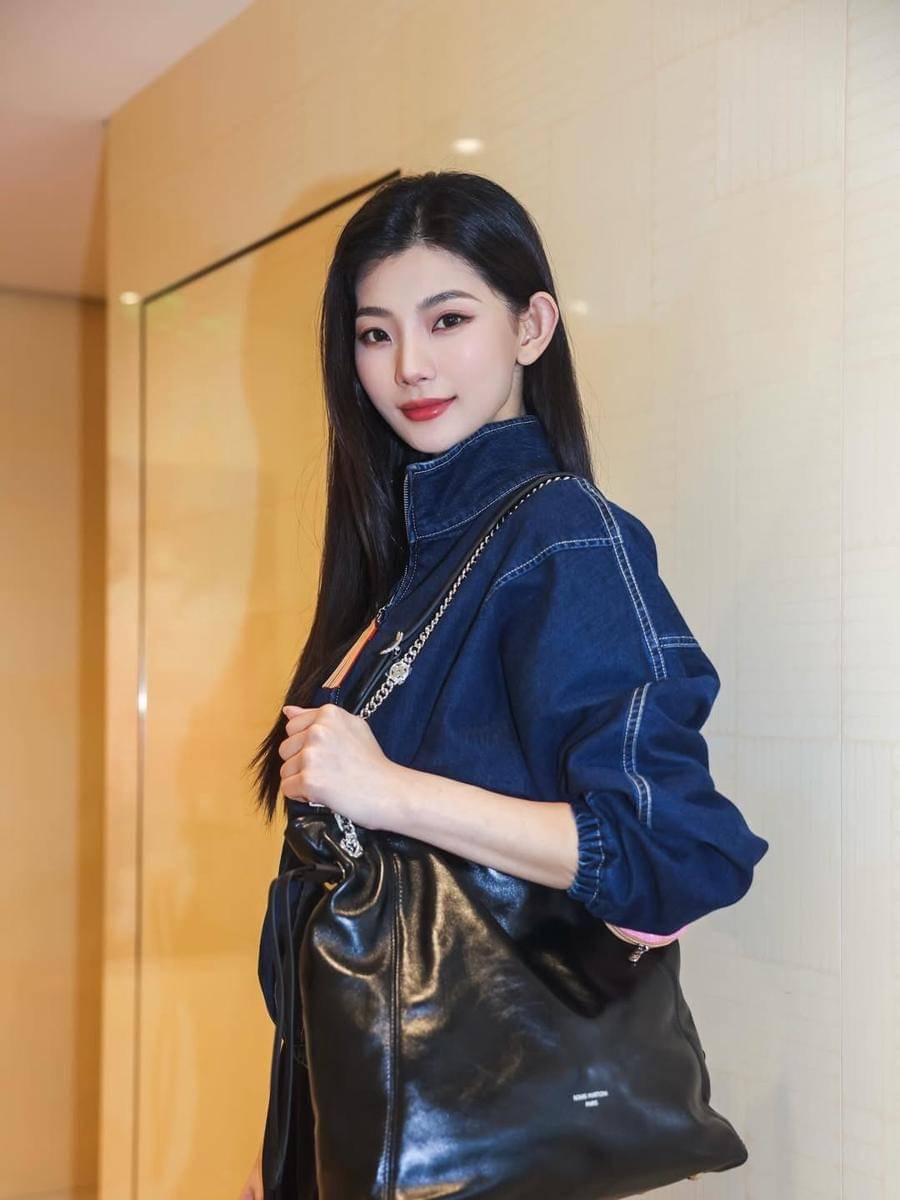 potret Zhao Na, Miss Universe China 2025