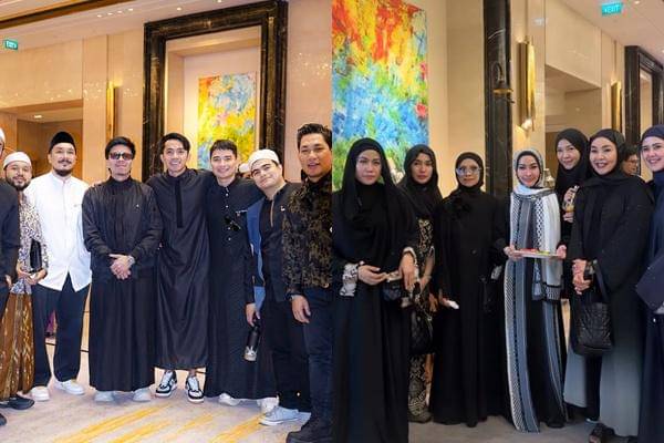 Artis Ikut Kajian Habib Umar bin Hafidz 