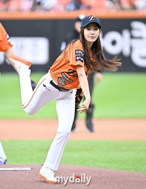 potret Yuri SNSD di Baseball KBO League Postseason