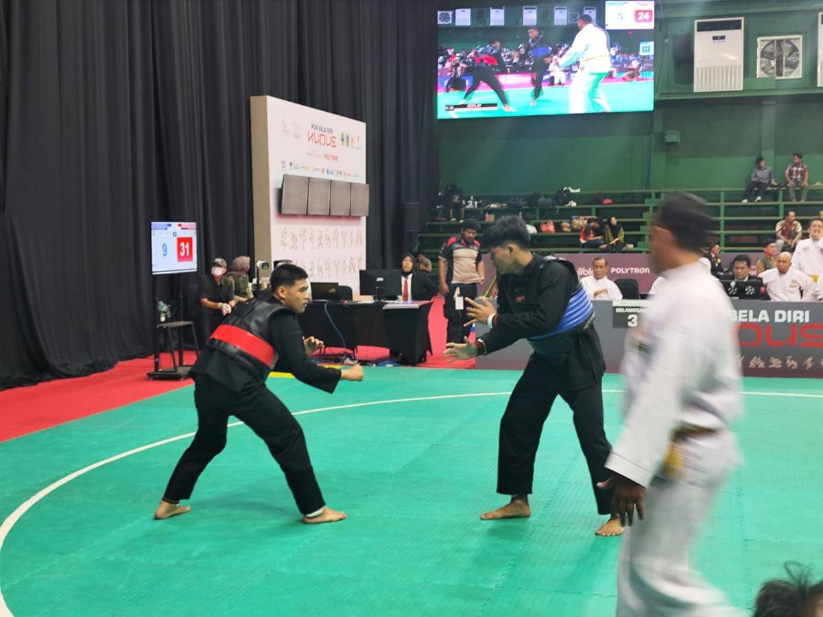 Pesilat Lampung, Rizki Tama saat bertanding di PON Beladiri Kudus. (IDN Times/Muhaimin)