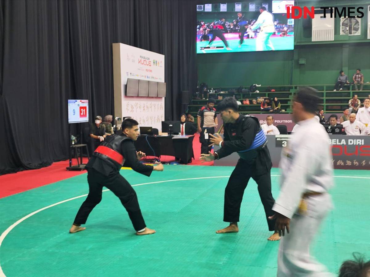 Pesilat Lampung, Rizki Tama saat bertanding di PON Beladiri Kudus. (IDN Times/Muhaimin)