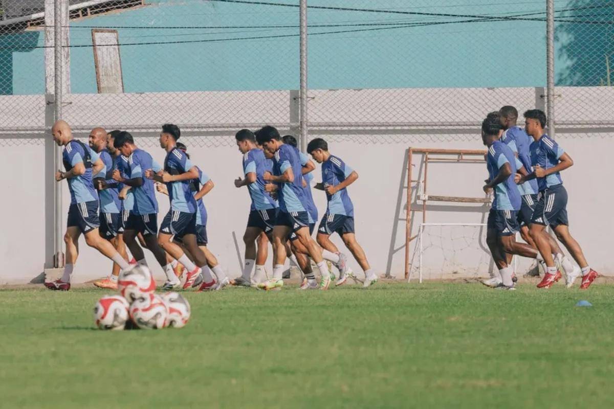 Latihan PSM Makassar di Stadion Kalegowa Pallangga.