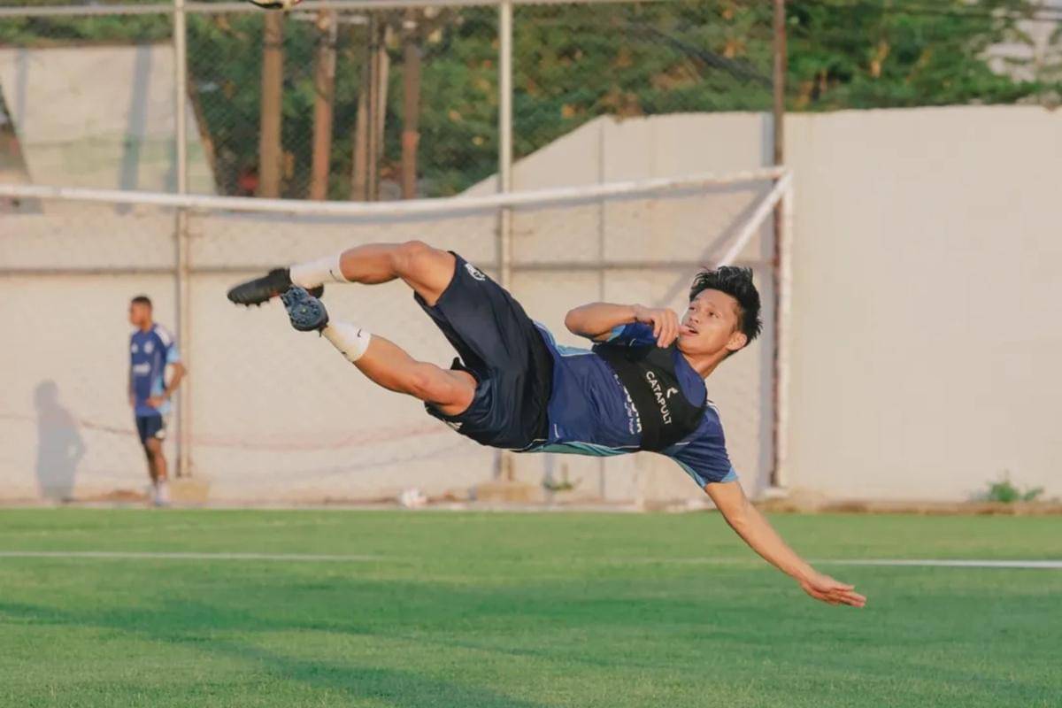 Dzaky Asraf dalam sesi latihan PSM Makassar.