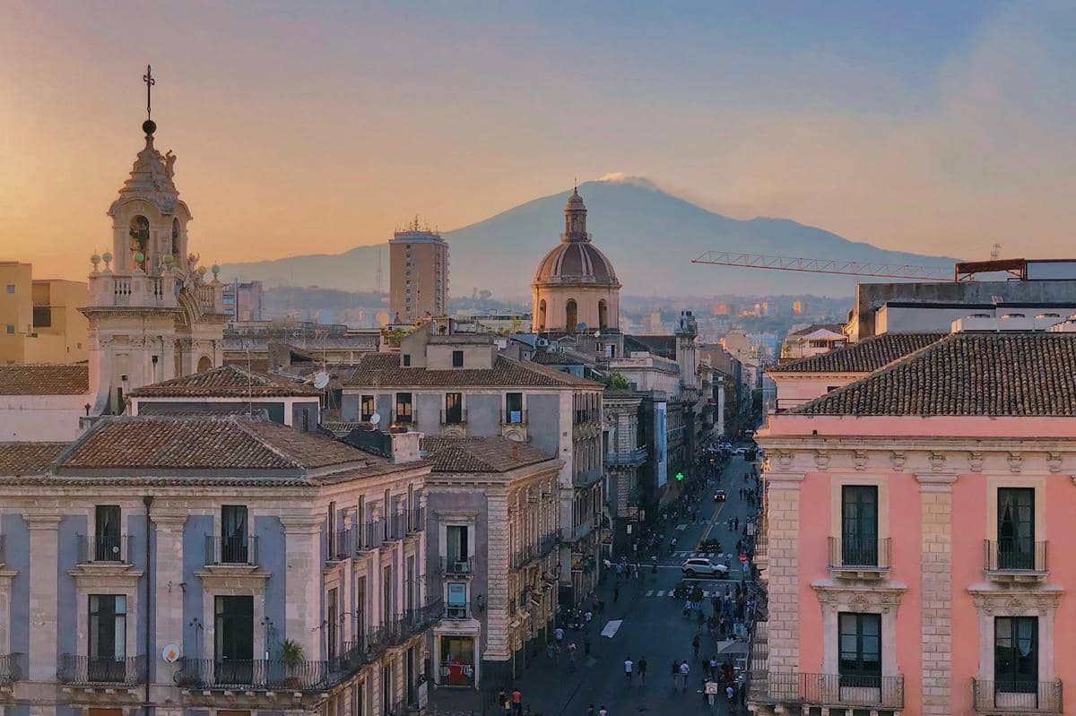 5 Fakta Menarik Kota Catania, Kota di Kaki Gunung Etna yang Memikat